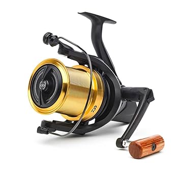 ダイワ daiwa uk エンブレム45scw QD Daiwa Emblem 45 SCW QD | CARP  Sprzęt  kołowrotki karpiowe